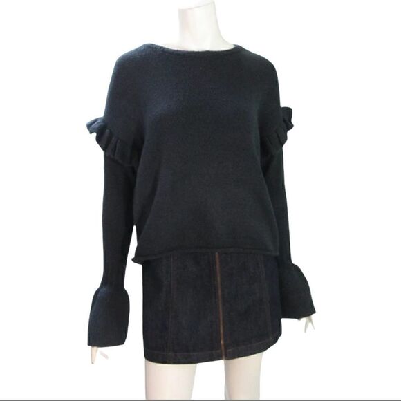Romeo & Juliet Couture Extra Long Sleeve Sweater - Picture 1 of 5